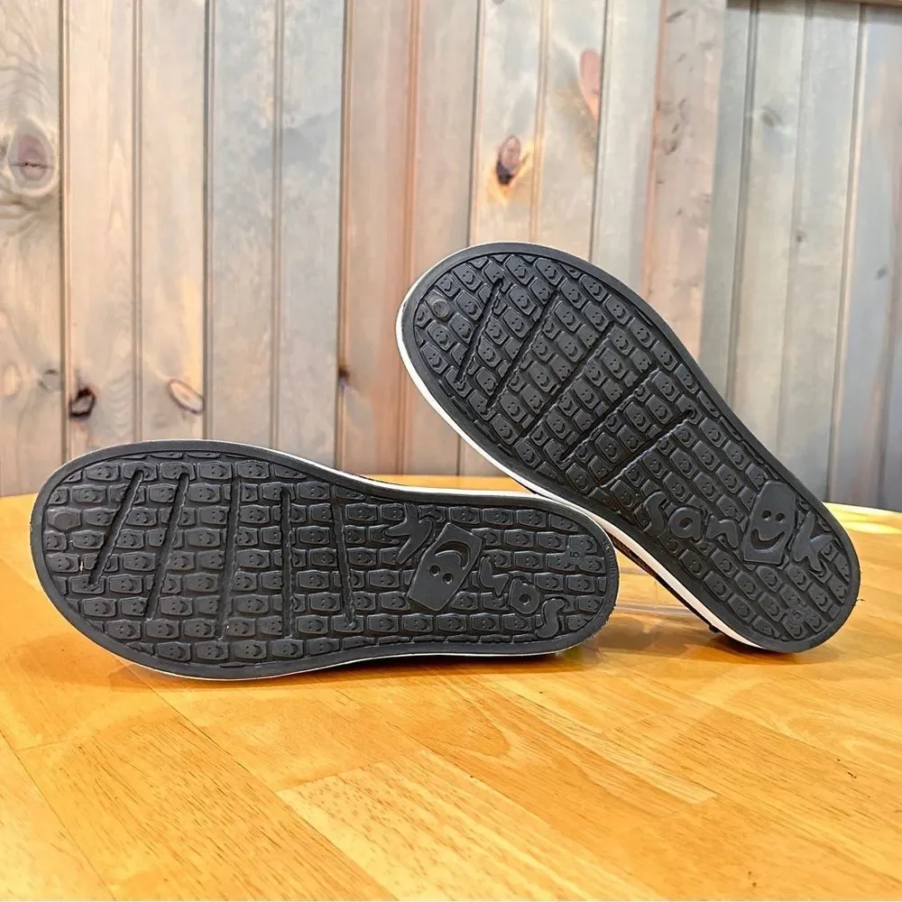 Kids Sanuk slip on beach shoes size 5-the ease of Crocs, without the clunkiness!
